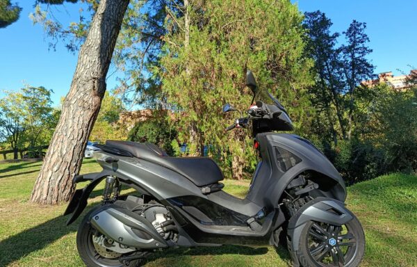 PIAGGIO MP3 300 ´15,  3.300€